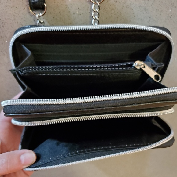 🔥FREE with bundle - Kenneth Cole purse - Picture 4 of 6